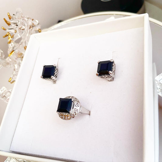 Set of earrings and ring with black onyx