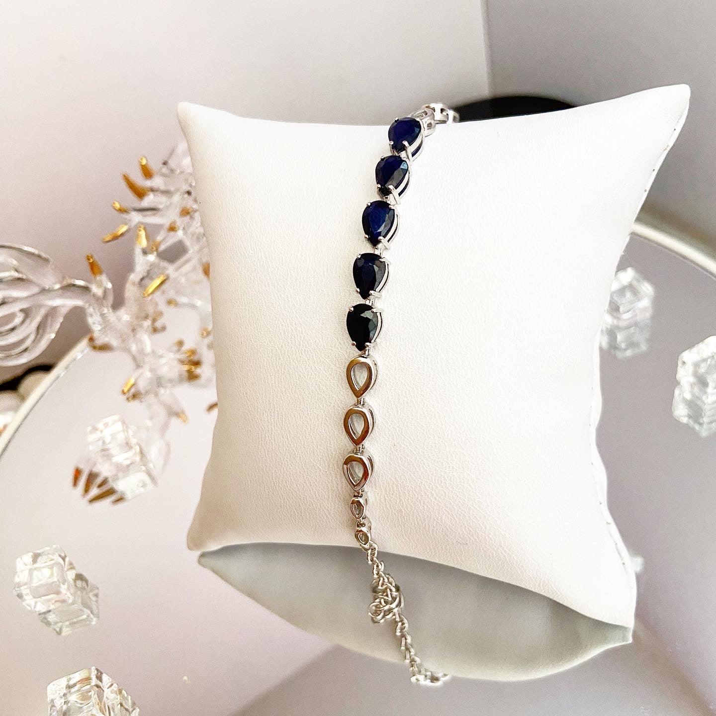Bracelet with sapphires