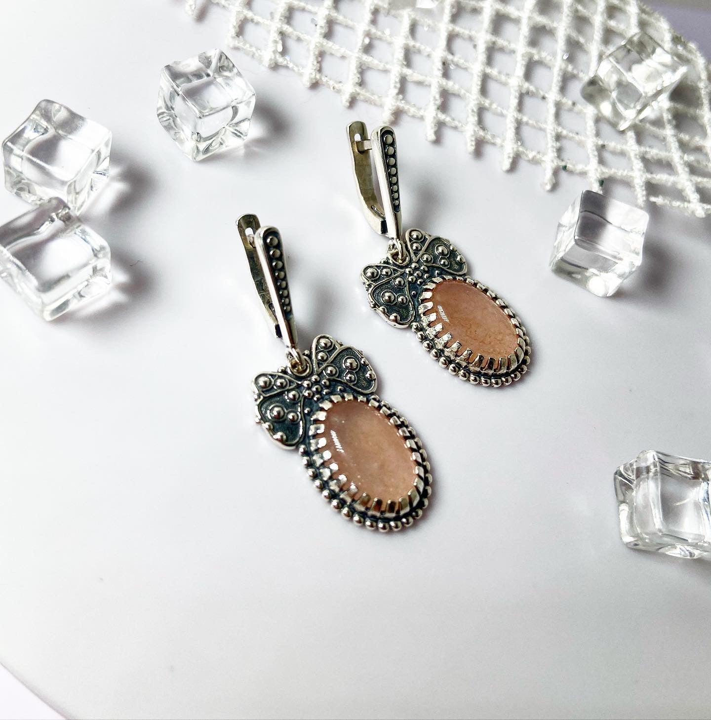 Earrings with rose quartz