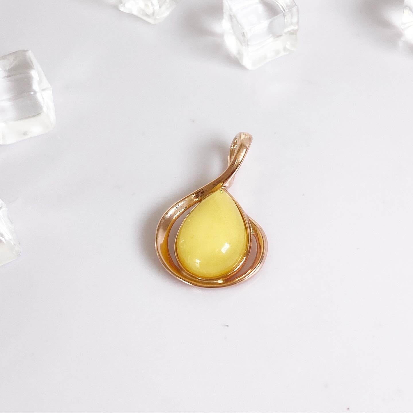 Pendant: Gold-Plated with Amber