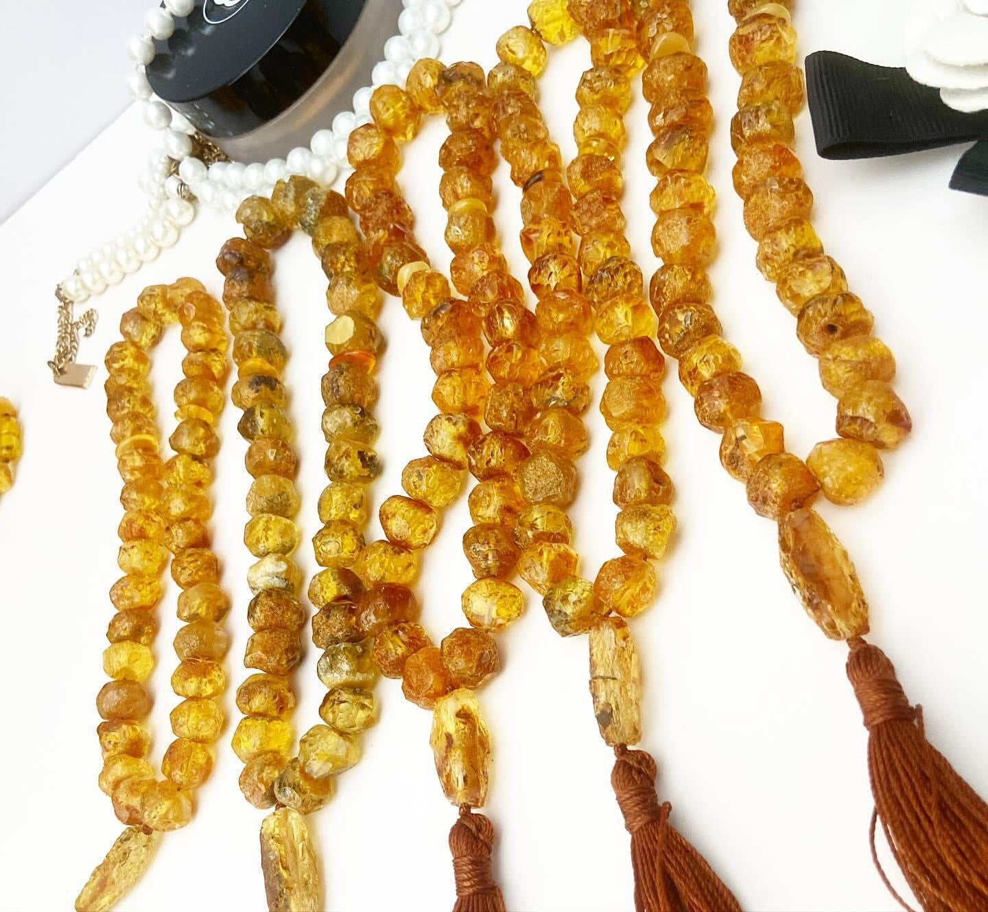 חרוזי תפילה משובצים בענבר "רנסנס"