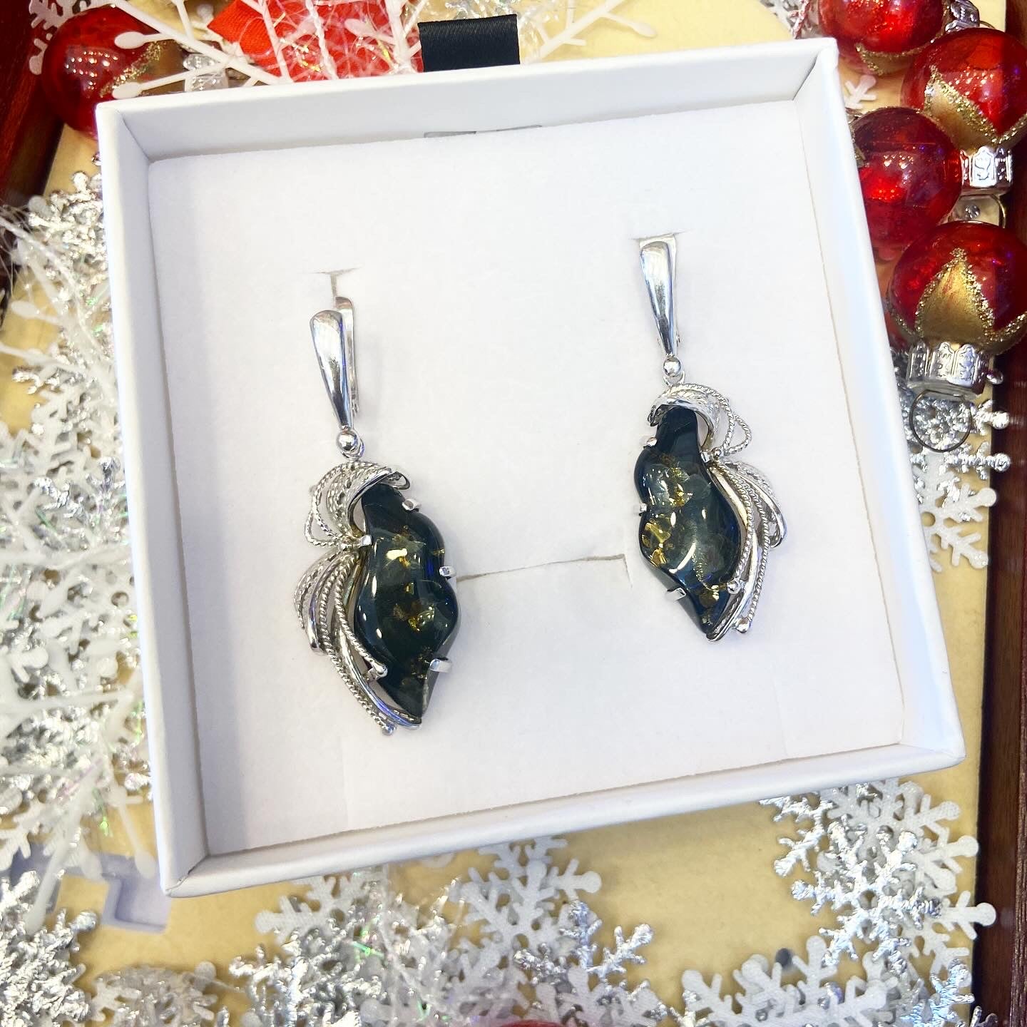 Handmade earrings with amber.