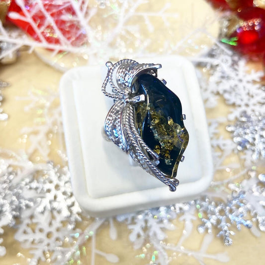 Янтарное кольцо ручной работы.