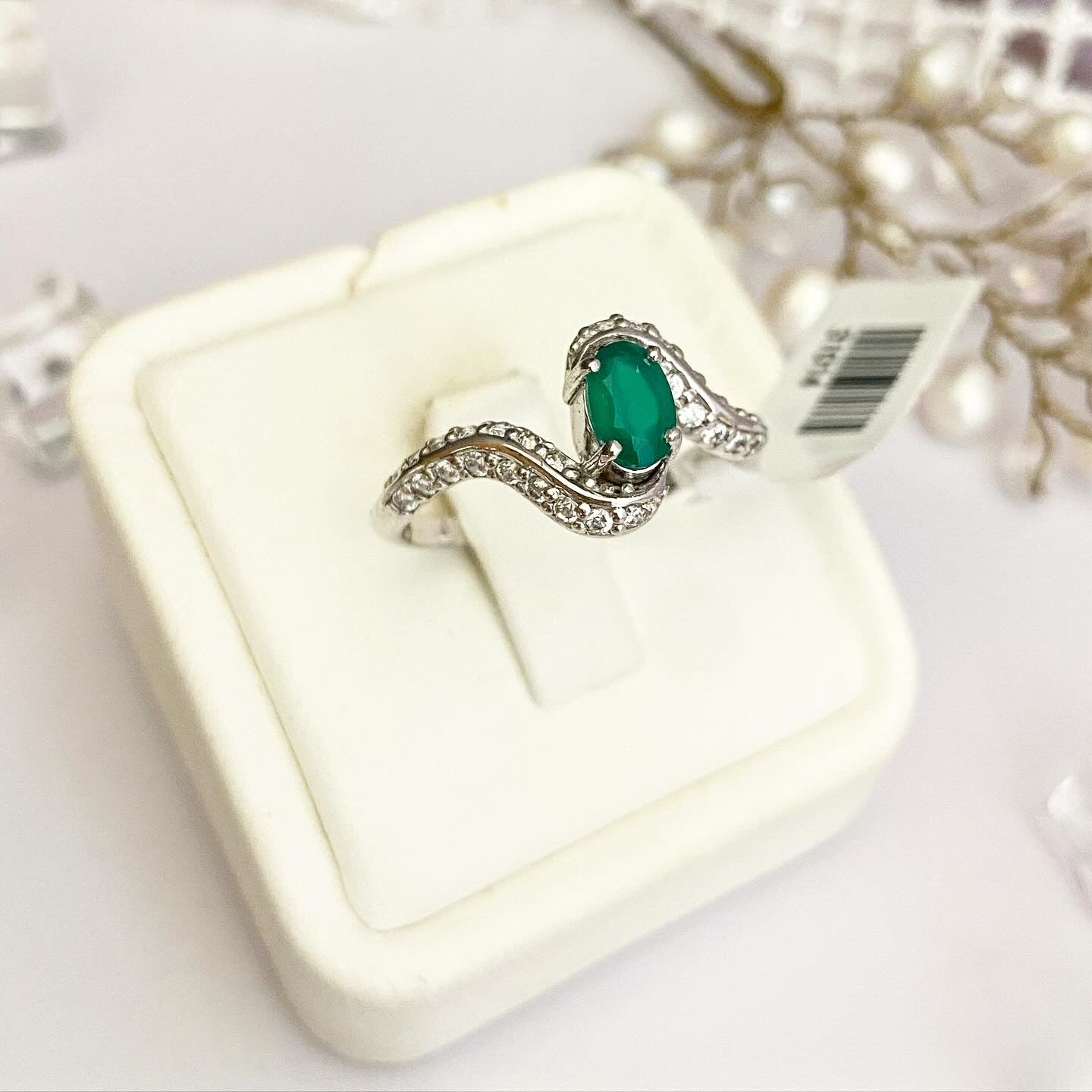 "Eye" Ring with Green Agate