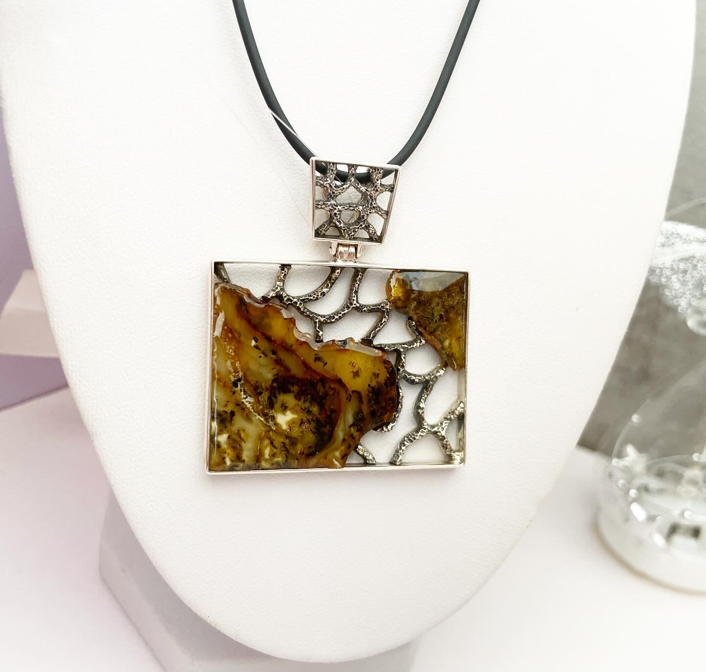 Amber pendant from the "Modern" collection