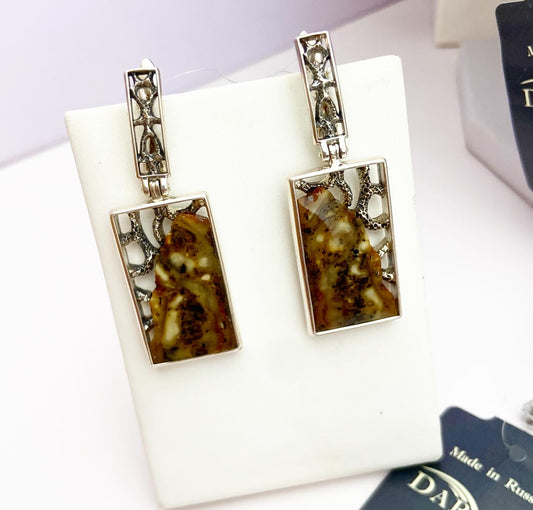 עגילי ענבר מהקולקציה "מודרני"