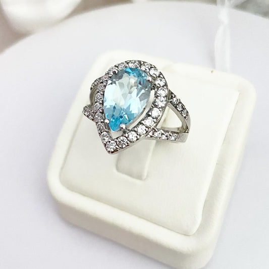 טבעת טופז תכלת יפהפייה.