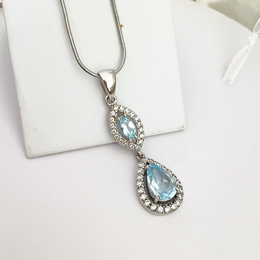 תליון יפהפה עם טופז כחול שמיים