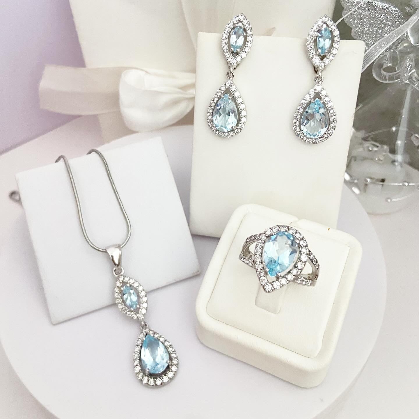 Gorgeous pendant with Sky Blue Topaz