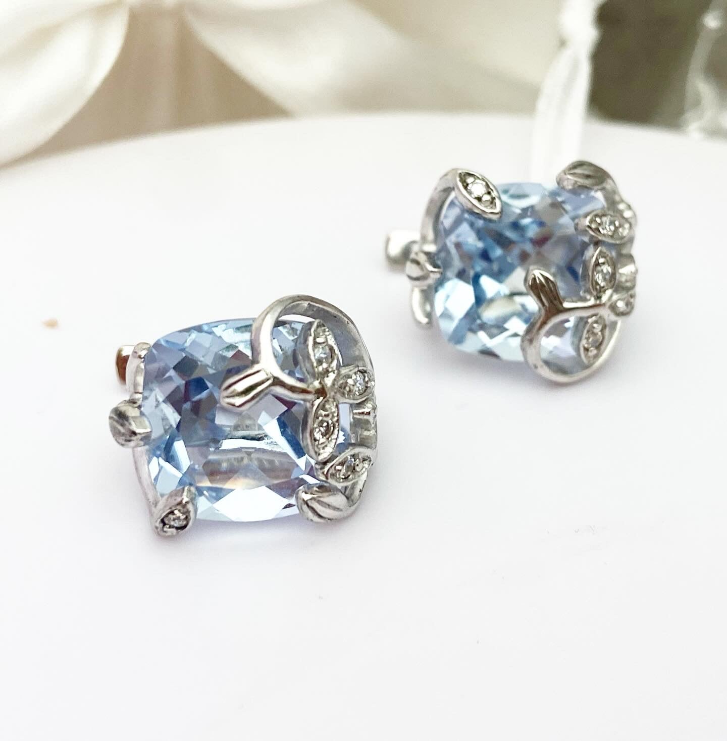 Earrings with Nano Aqua