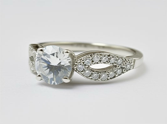 Элегантное кольцо из стерлингового серебра с цирконием