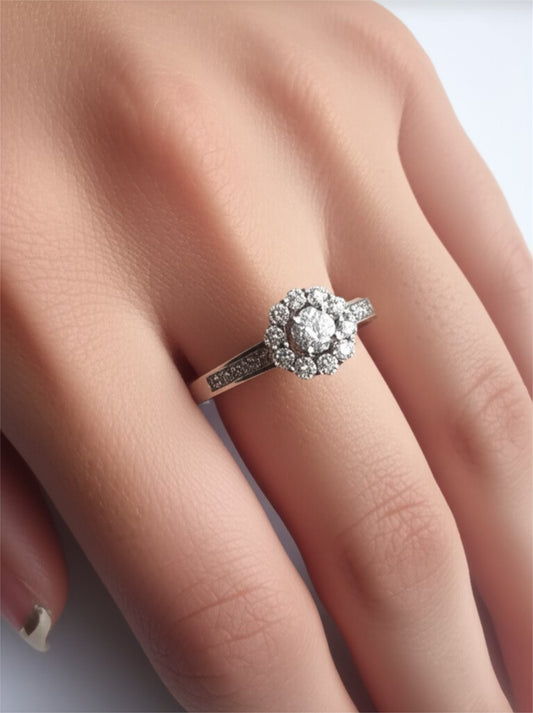 Элегантное кольцо из стерлингового серебра с цирконием