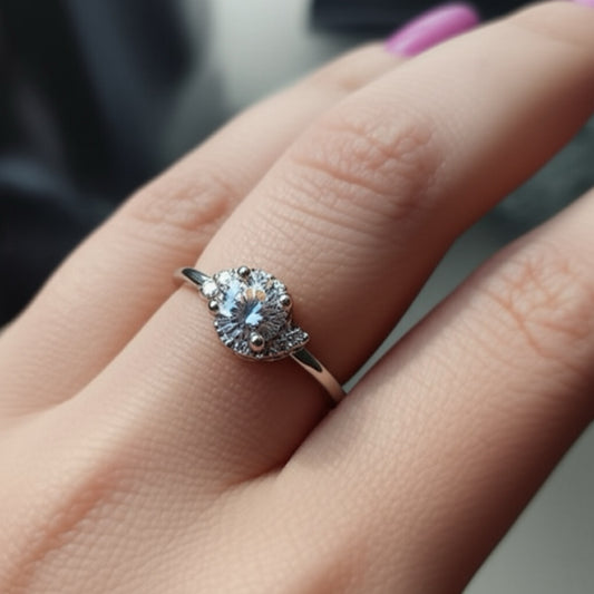 Элегантное кольцо из стерлингового серебра с цирконием