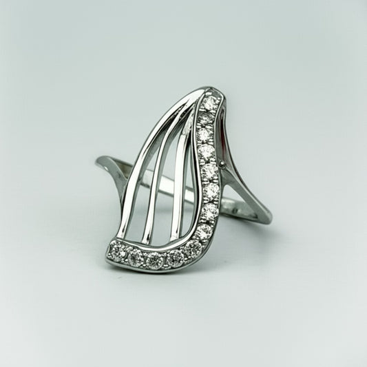 Элегантное кольцо из стерлингового серебра с цирконием