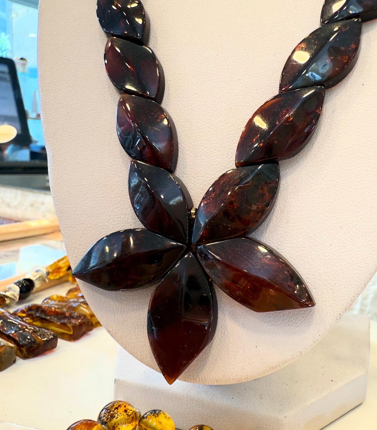 Ожерелье «Янтарный цветок»