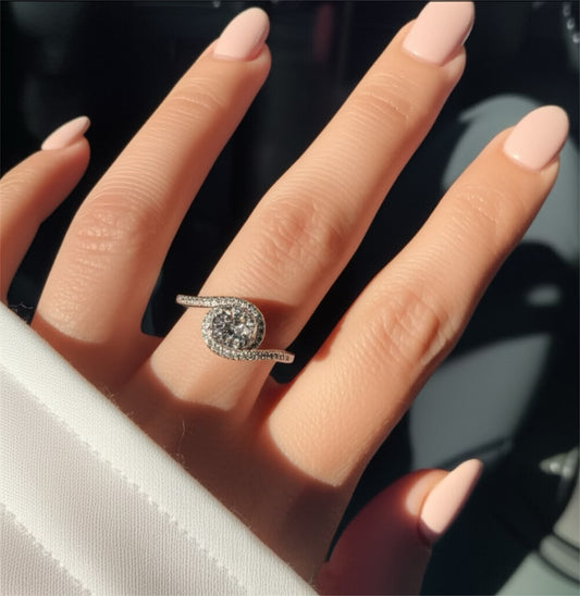 Элегантное кольцо из стерлингового серебра с цирконием