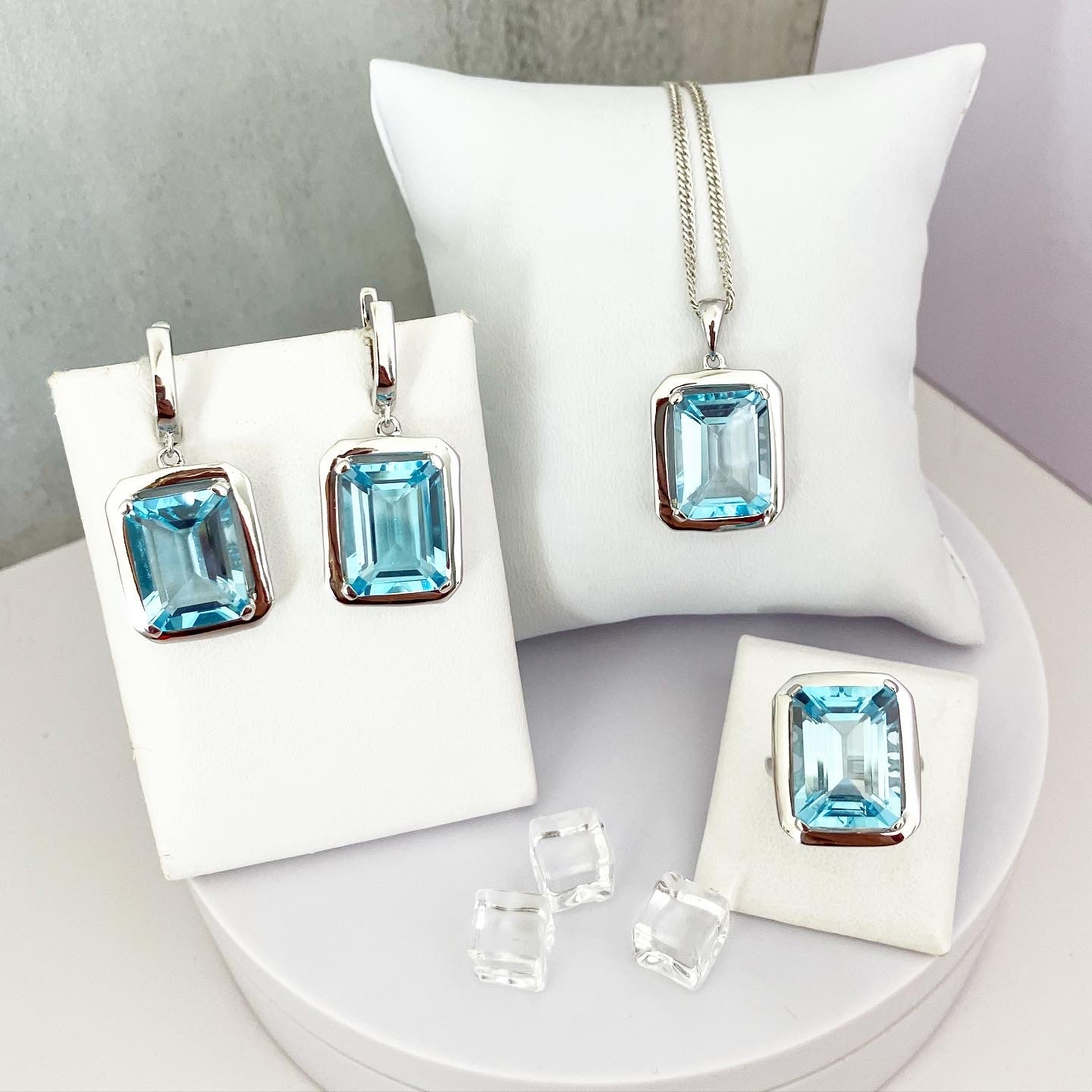 Earrings silver 925 samples with topaz sky BLUE.