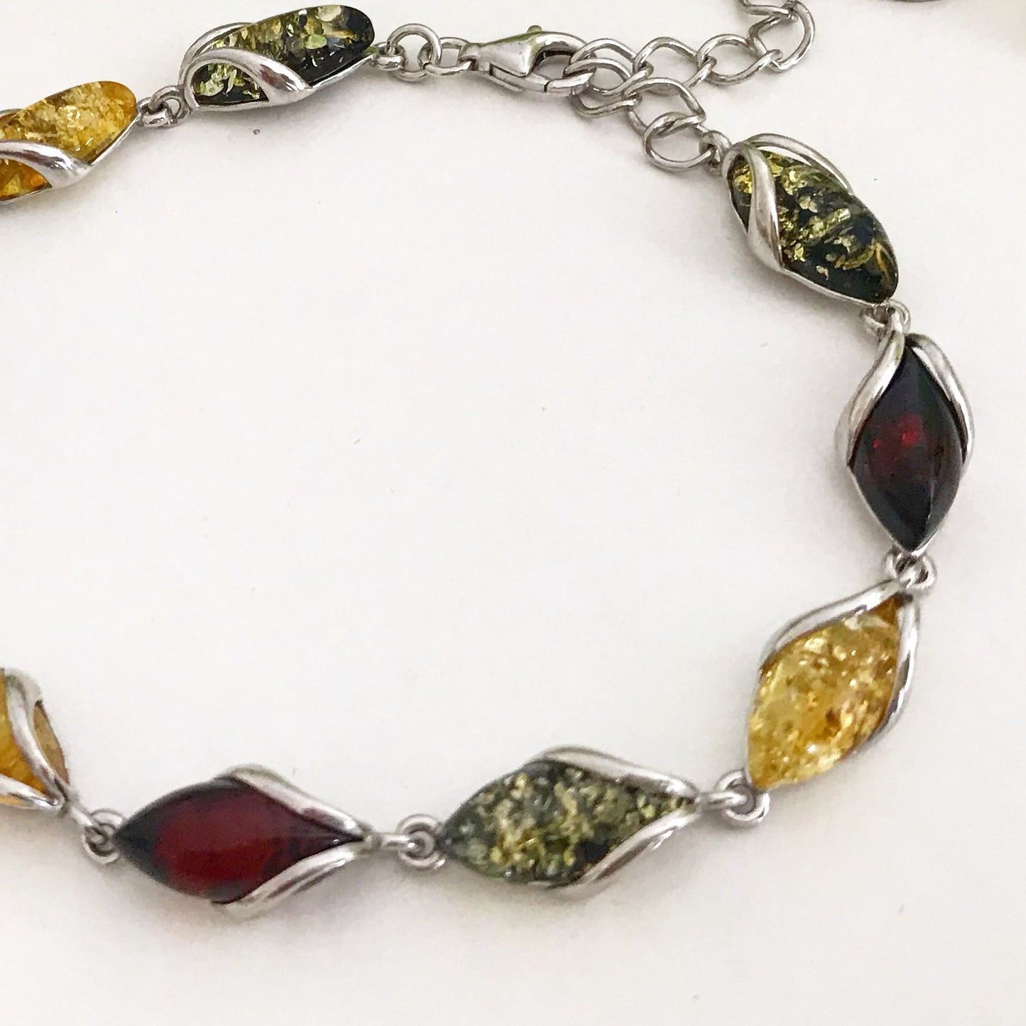 Браслет серебро 925 пробы с натуральным янтарем "Подснежник"