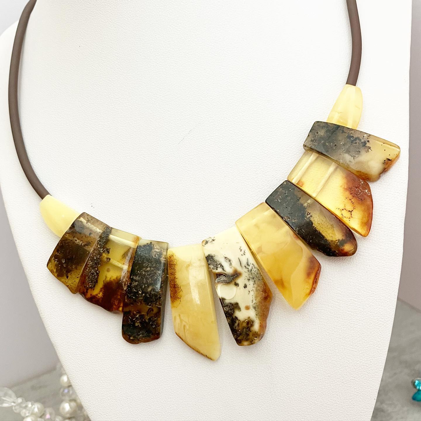 Necklace with amber rubber lacing "Casablanca"