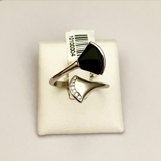 Ring silver with enamel.