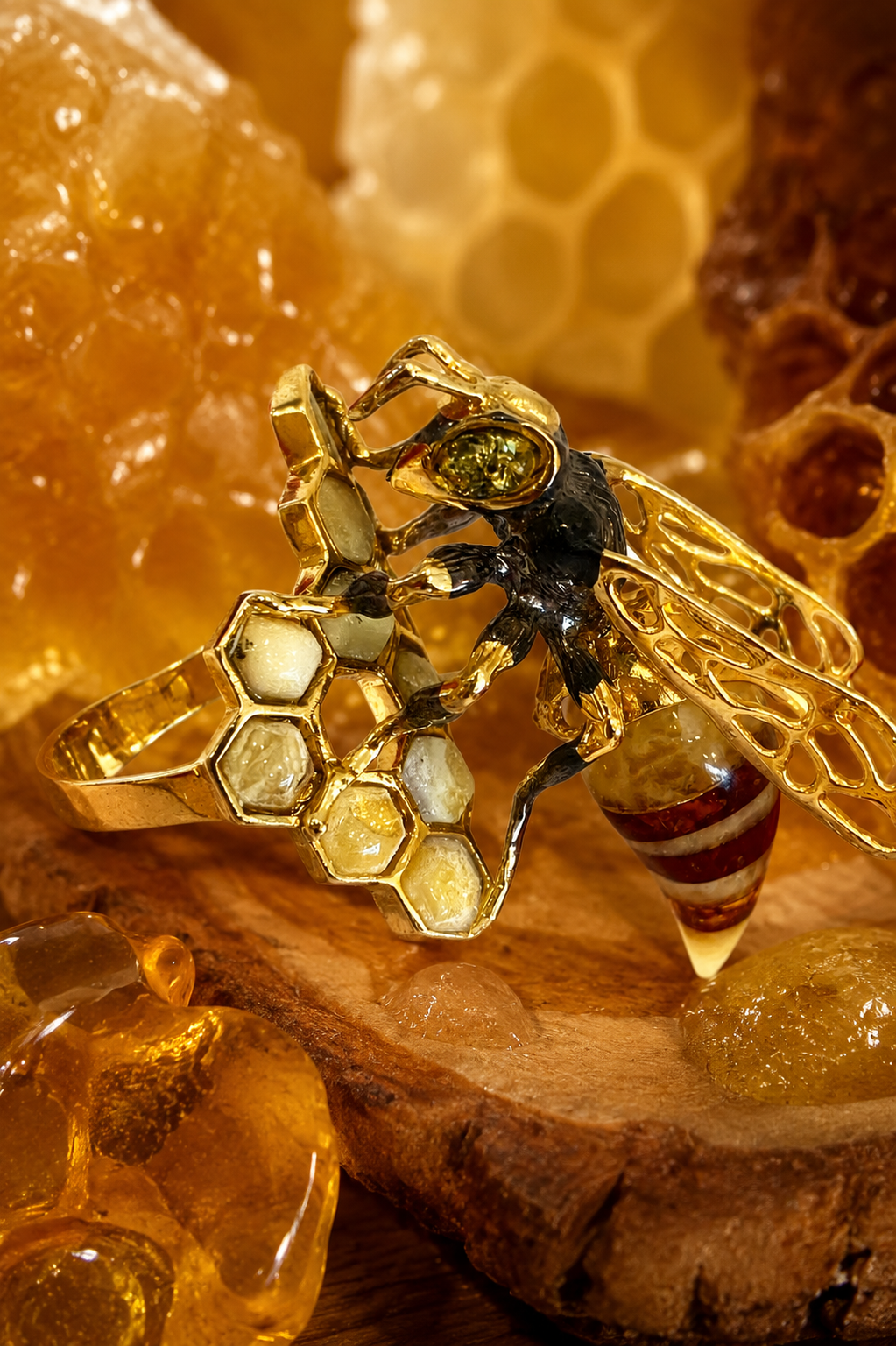 Statement Bee Baltic Amber Ring