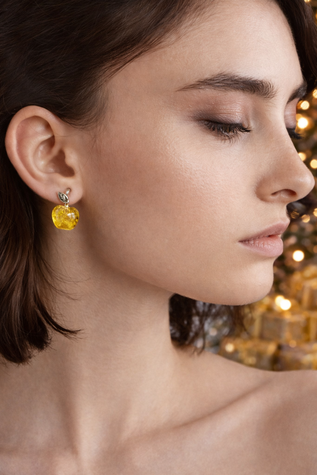 Серьги-гвоздики «Яблоко» с янтарем