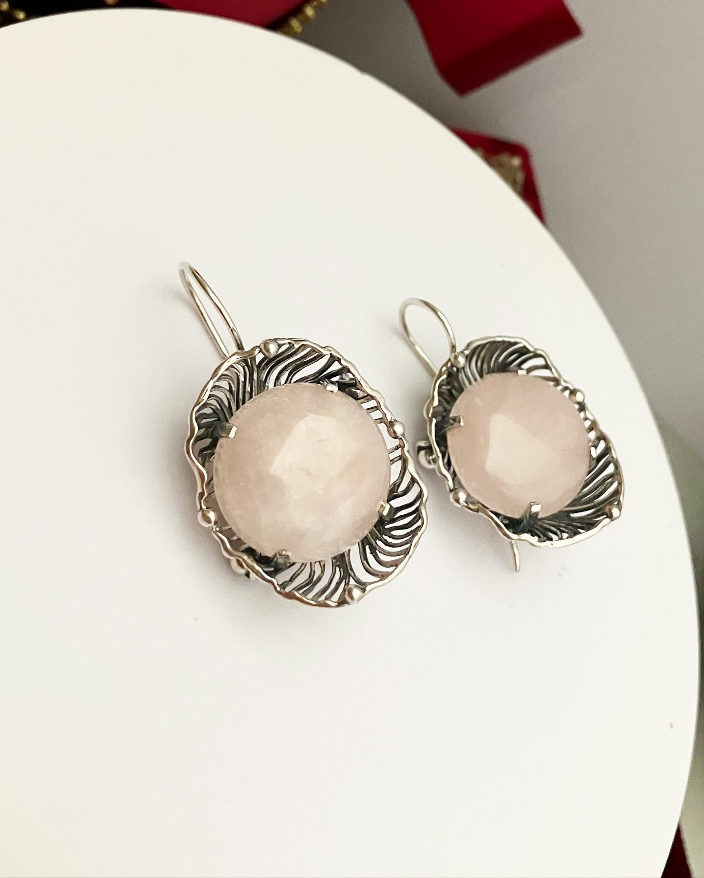 Earrings with rose quartz