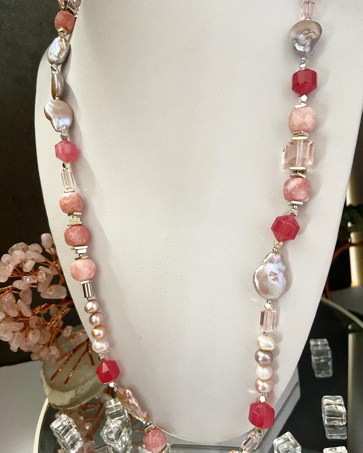 Beads with pearls, quartzite, chalcedony, hematite, jewelry glass
