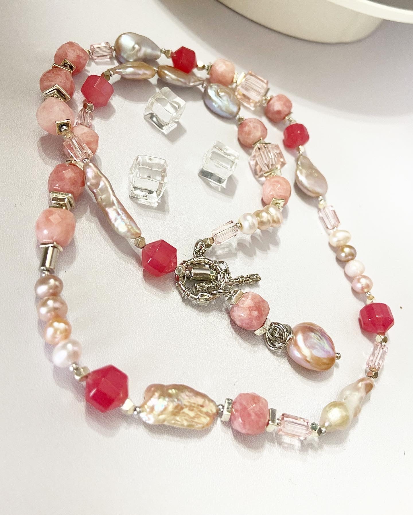 Beads with pearls, quartzite, chalcedony, hematite, jewelry glass
