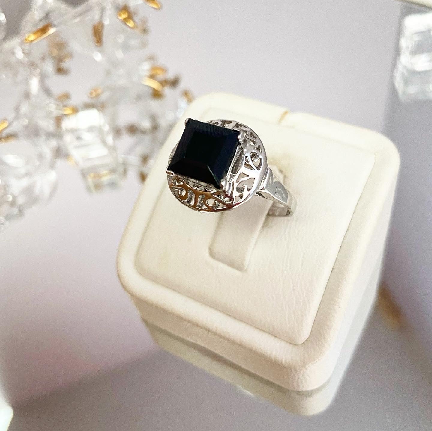 Ring with onyx
