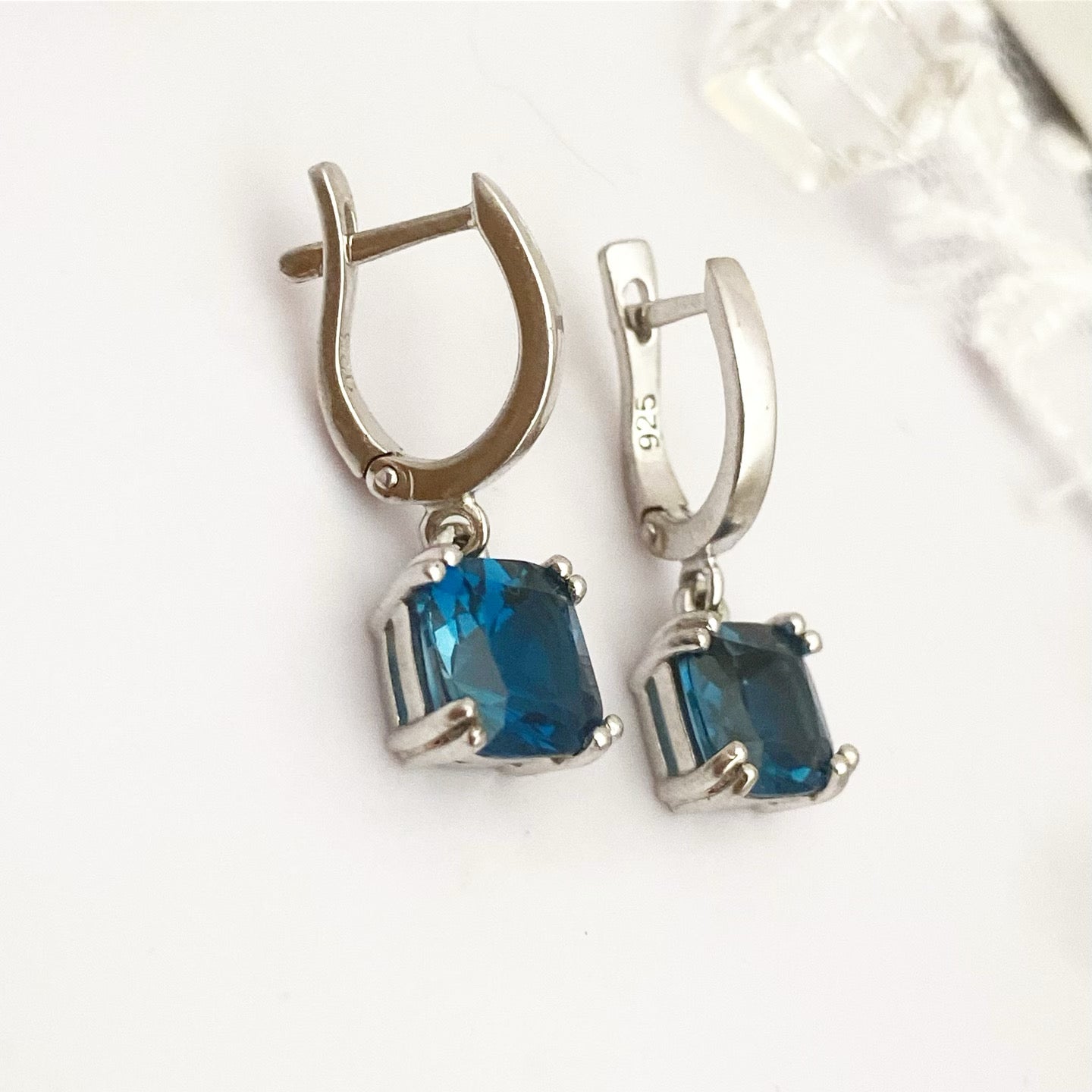 Комплект - серьги и кулон с  Topaz London