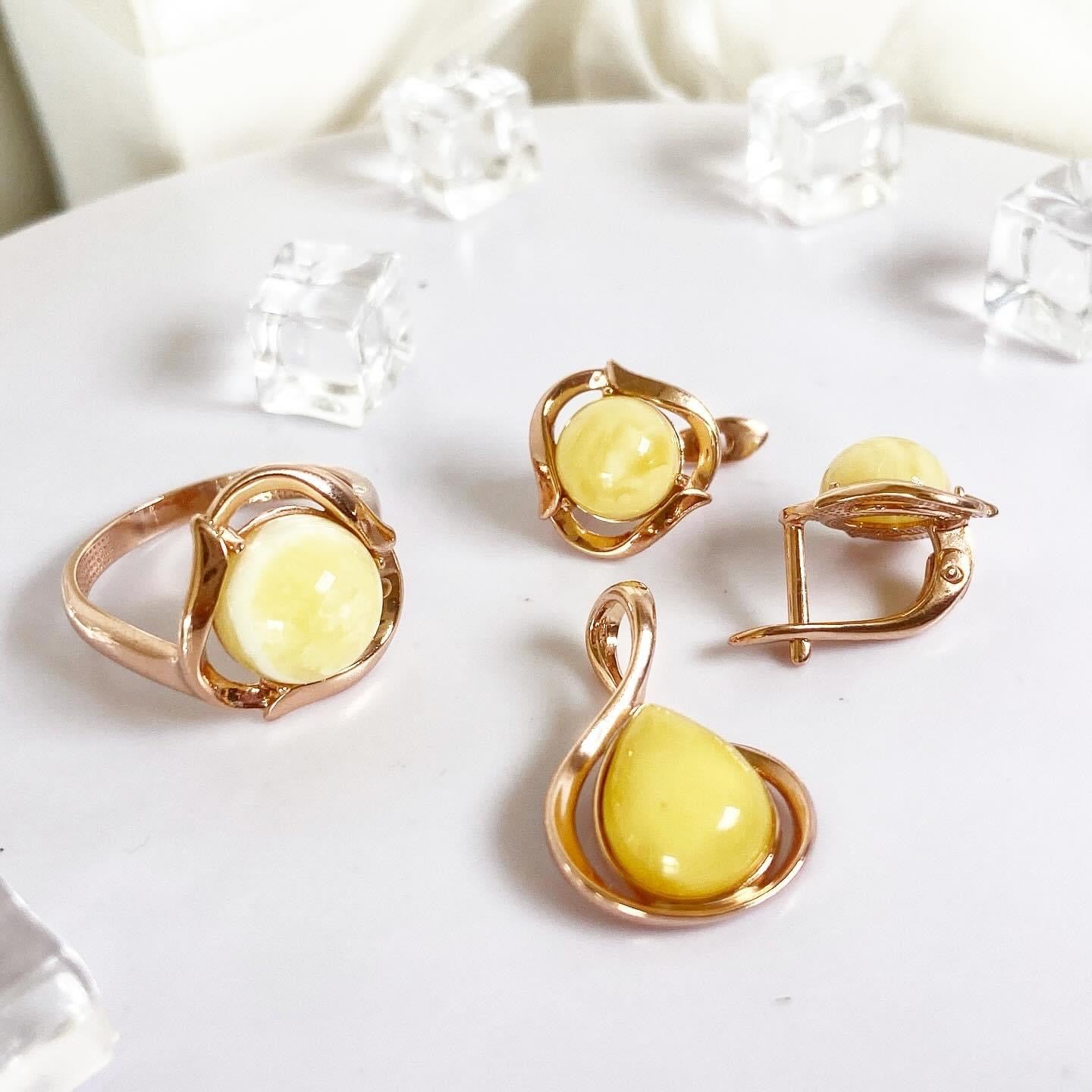 Ring: Gold-Plated with Amber