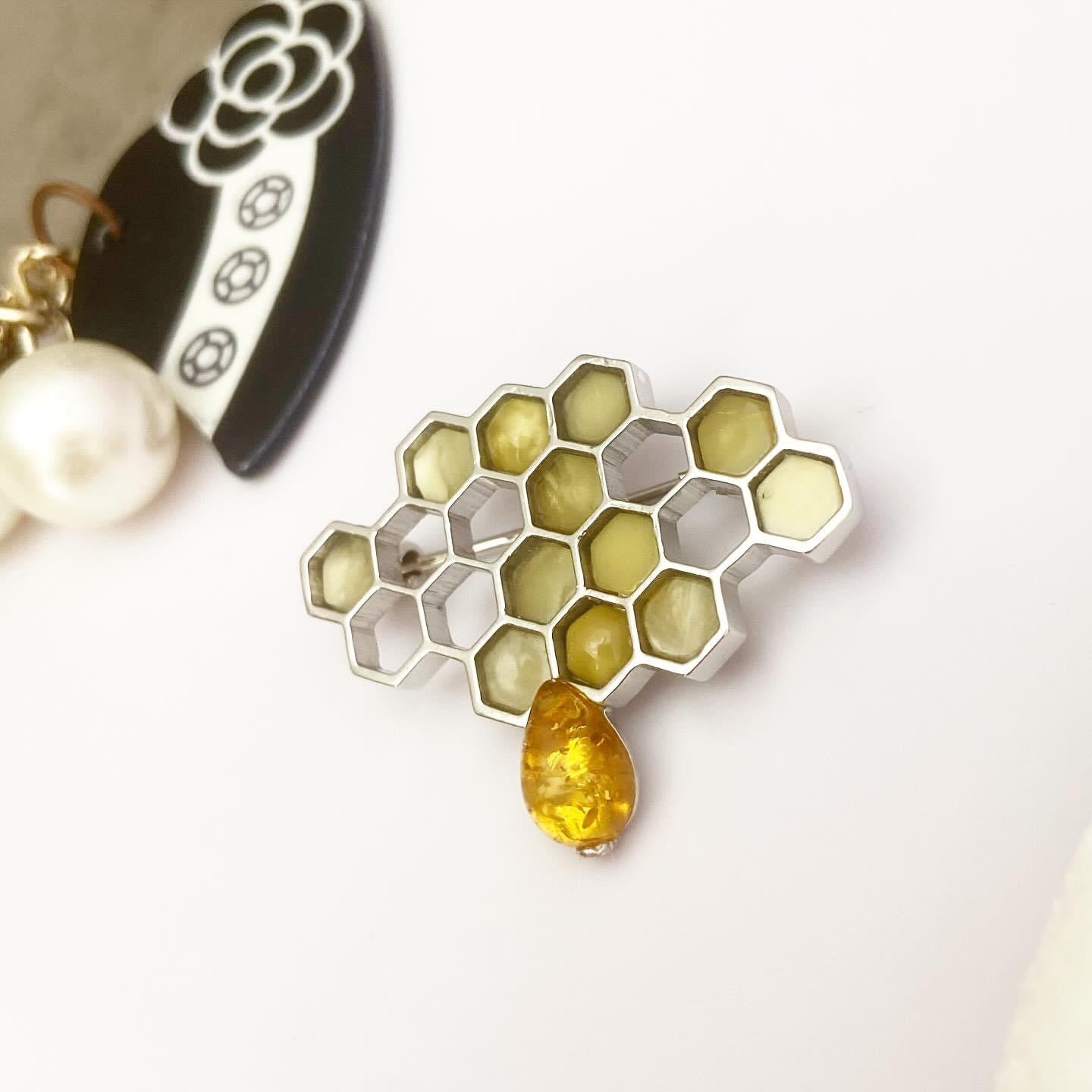 Brooch with Amber "Honeycomb"