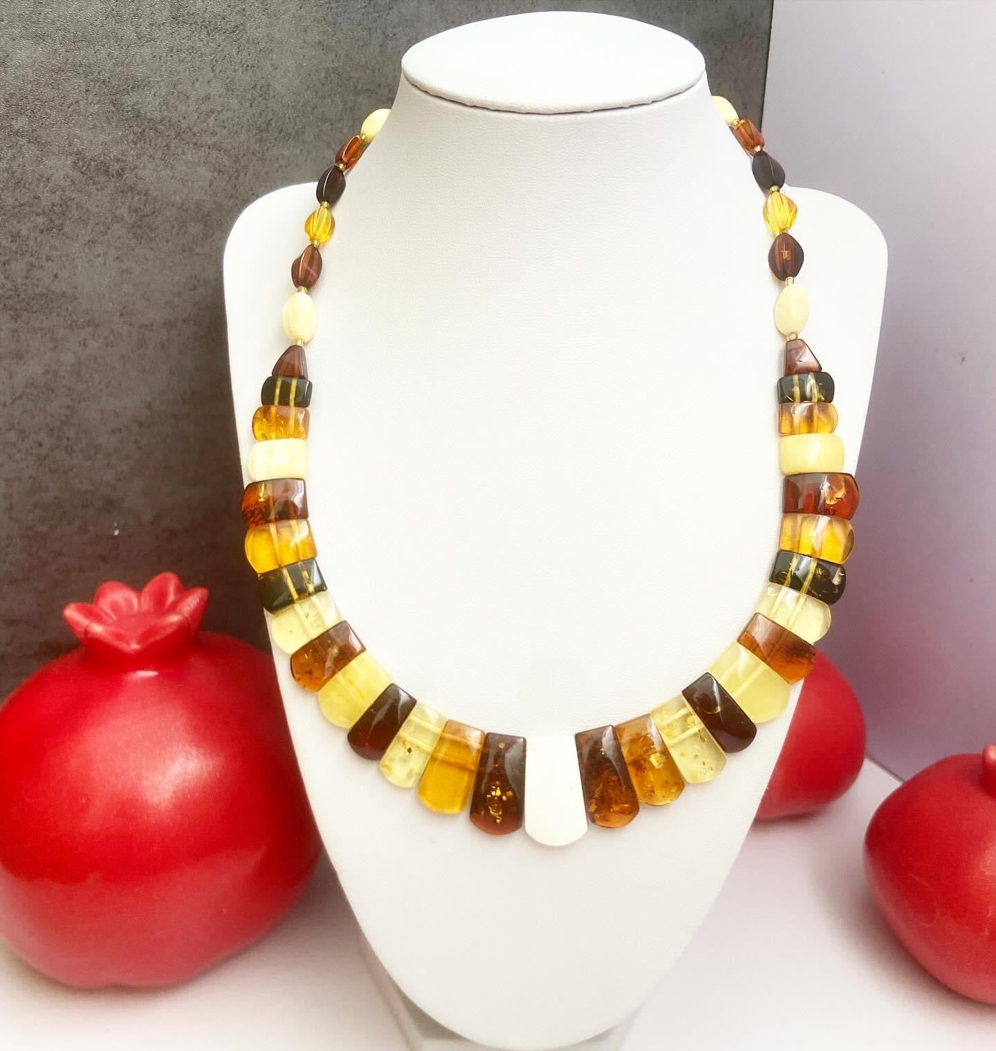 Necklace made of natural Baltic amber