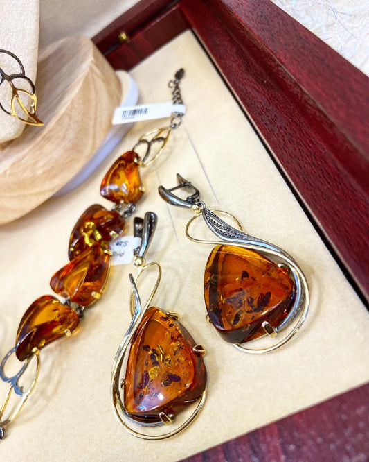 Handmade earrings with amber.