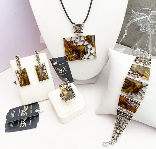 An amber jewelry set from the "Modern"