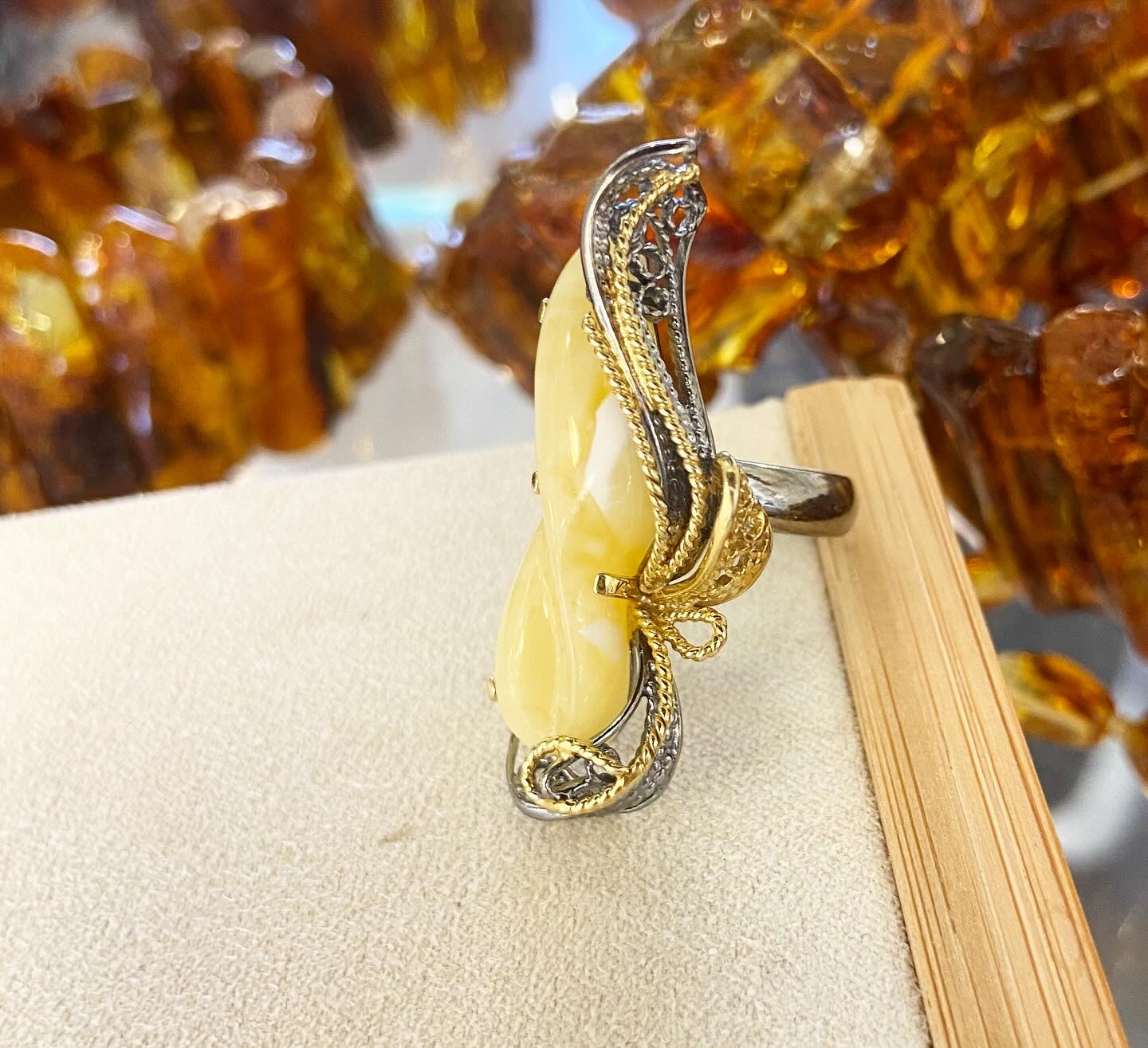 Baltic Elegance Ring – Sterling Silver with Gold Plating & Natural Baltic Amber