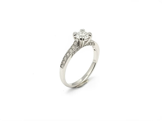 Elegant Sterling Silver Zirconia Ring