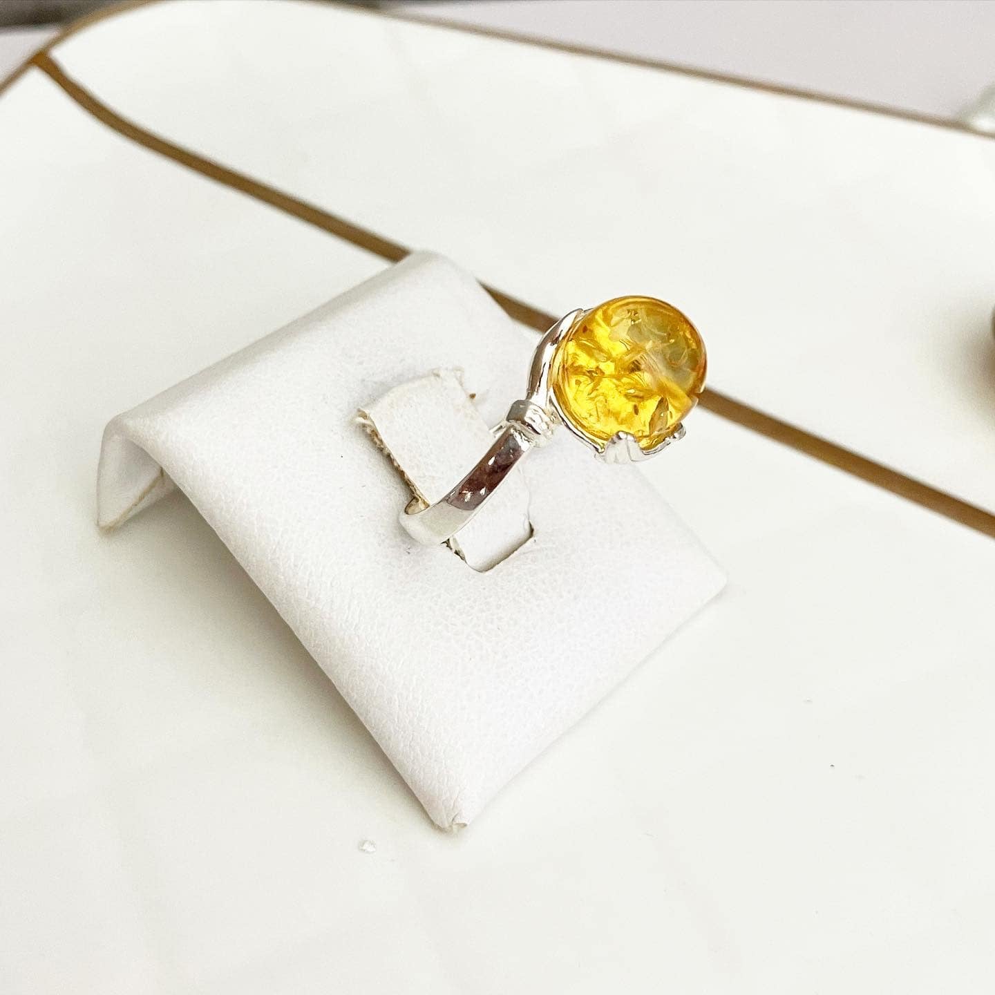 Ring ilver 925 samples  with amber "Amphora"