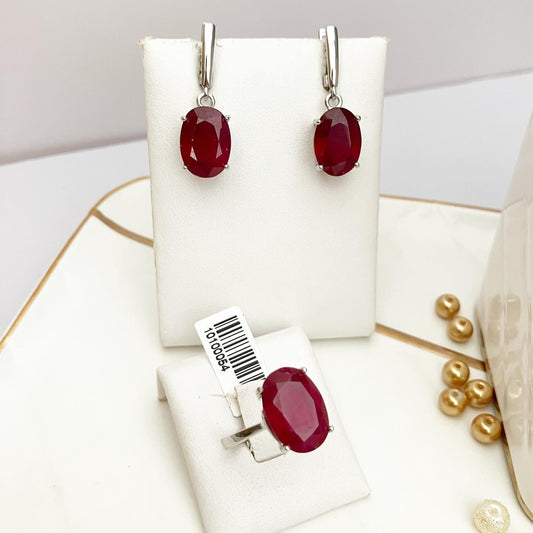 Set; earrings and rings made of 925 sterling silver with ruby.