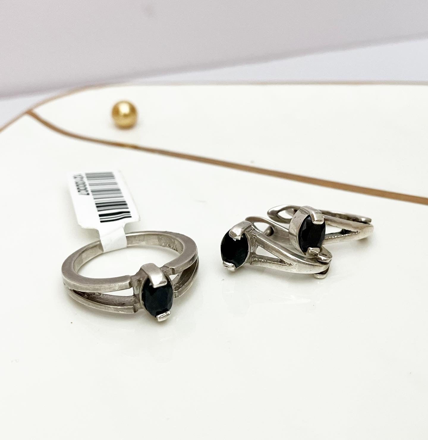 Set; earrings and ring in 925 sterling silver with sapphire.