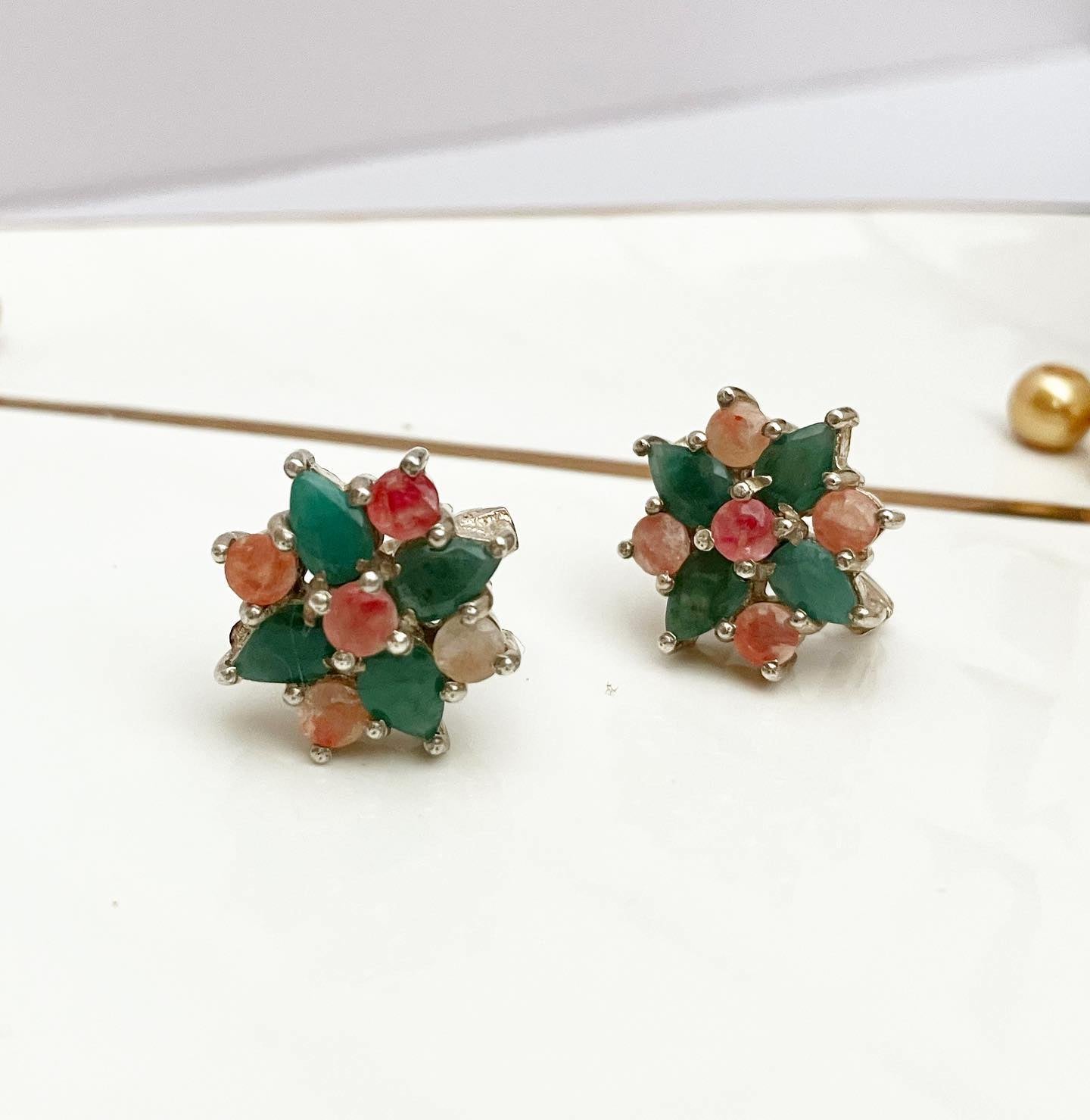 Earrings in 925 sterling silver with emerald and rubies.