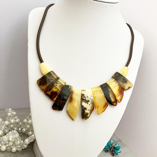 Necklace with amber rubber lacing "Casablanca"