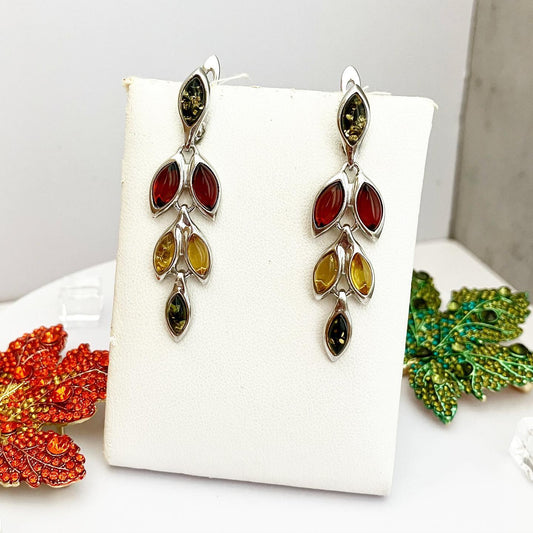 Earrings silver with amber.