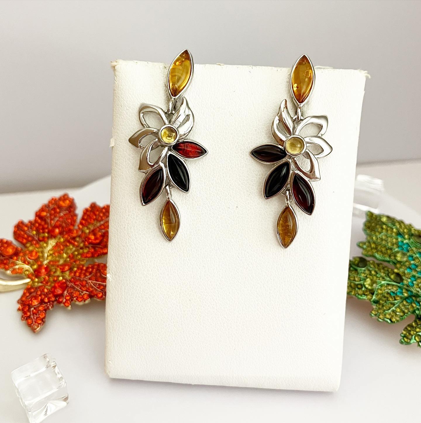 Kit; earrings and ring silver with amber.