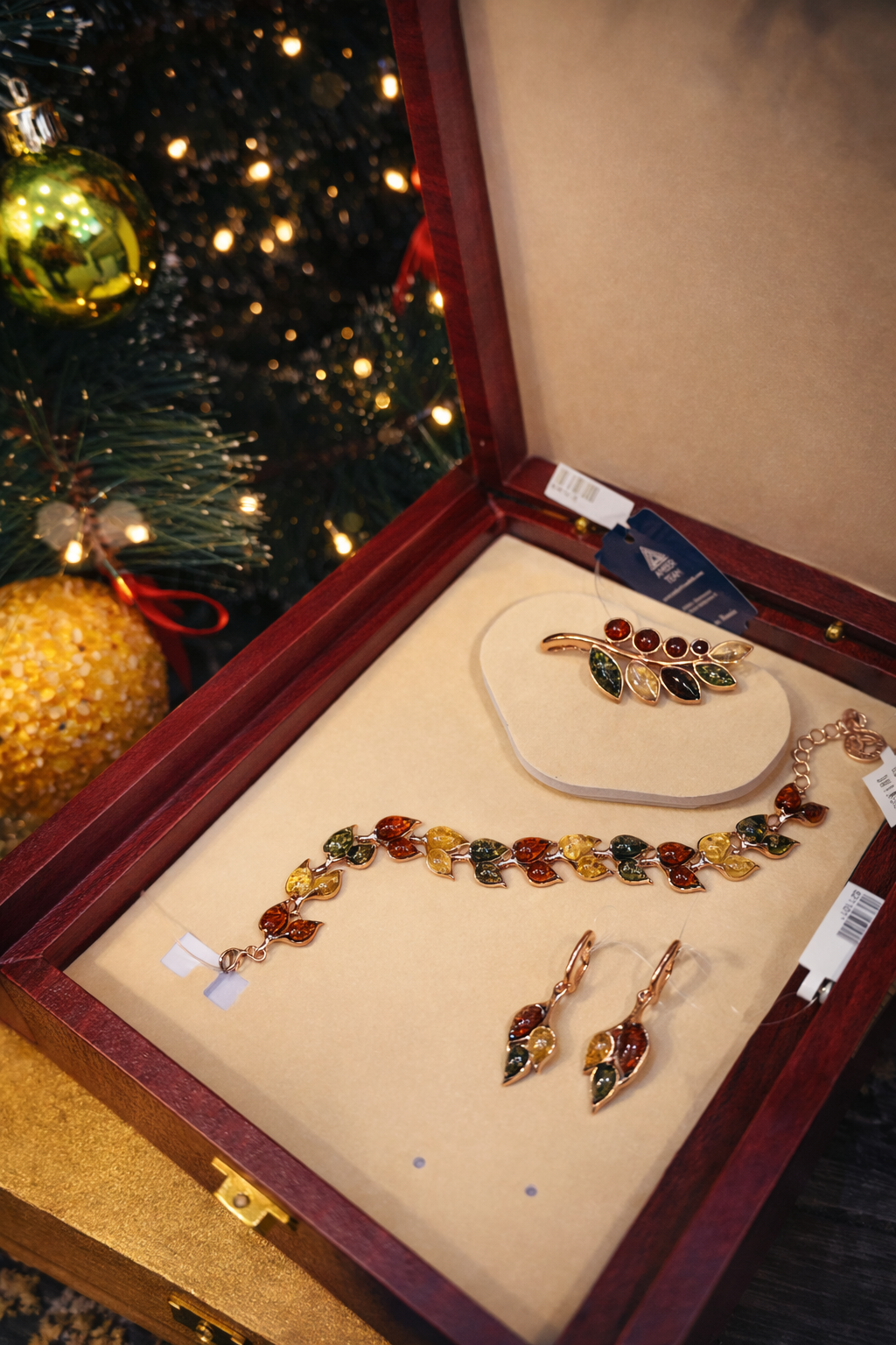 סט תכשיטי ענבר עם צמיד, עגילים ותליון סיכה