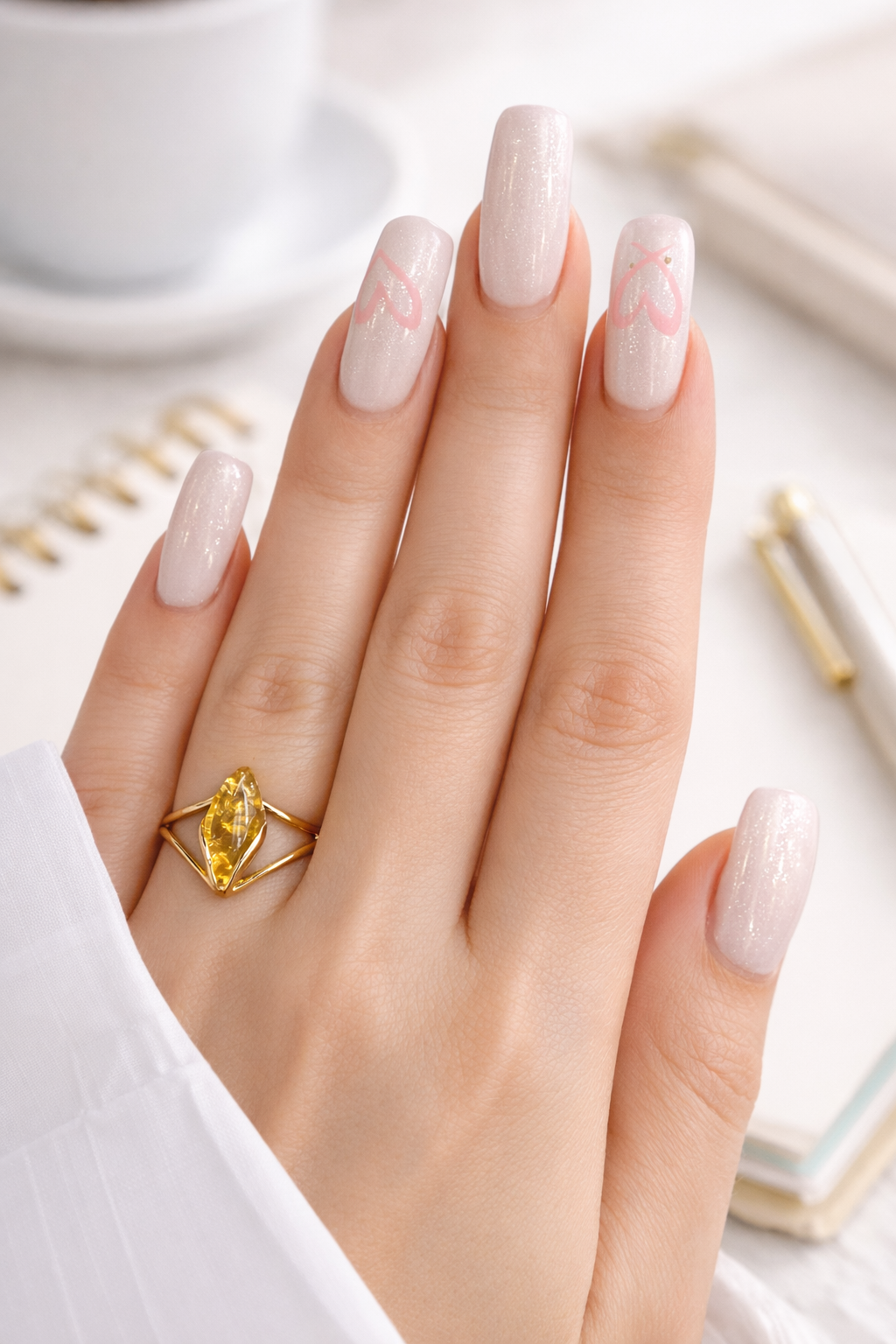 Кольцо из коллекции «Подснежник» из серебра 925 пробы с золотым покрытием и зеленым балтийским янтарем Darvin.