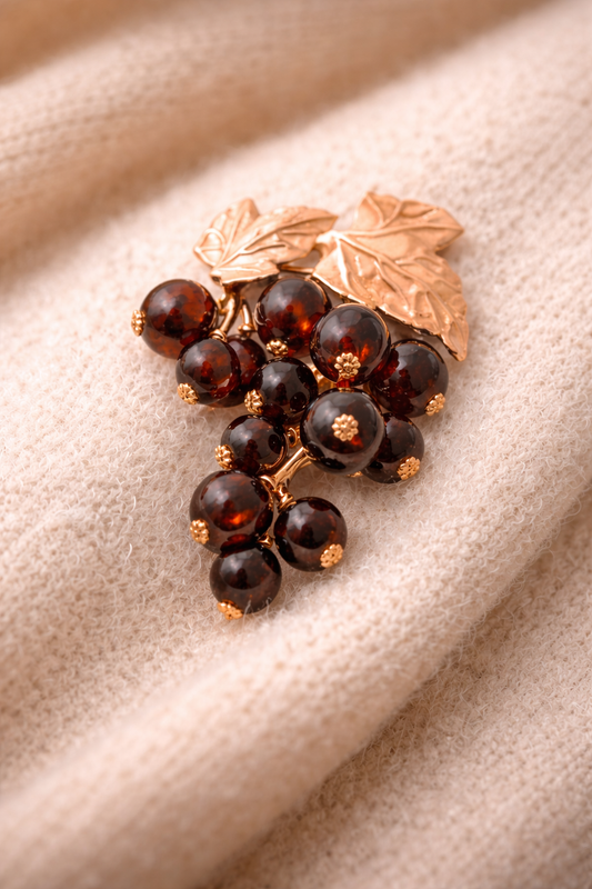 סיכת אלגנטיות ענבים ענברית