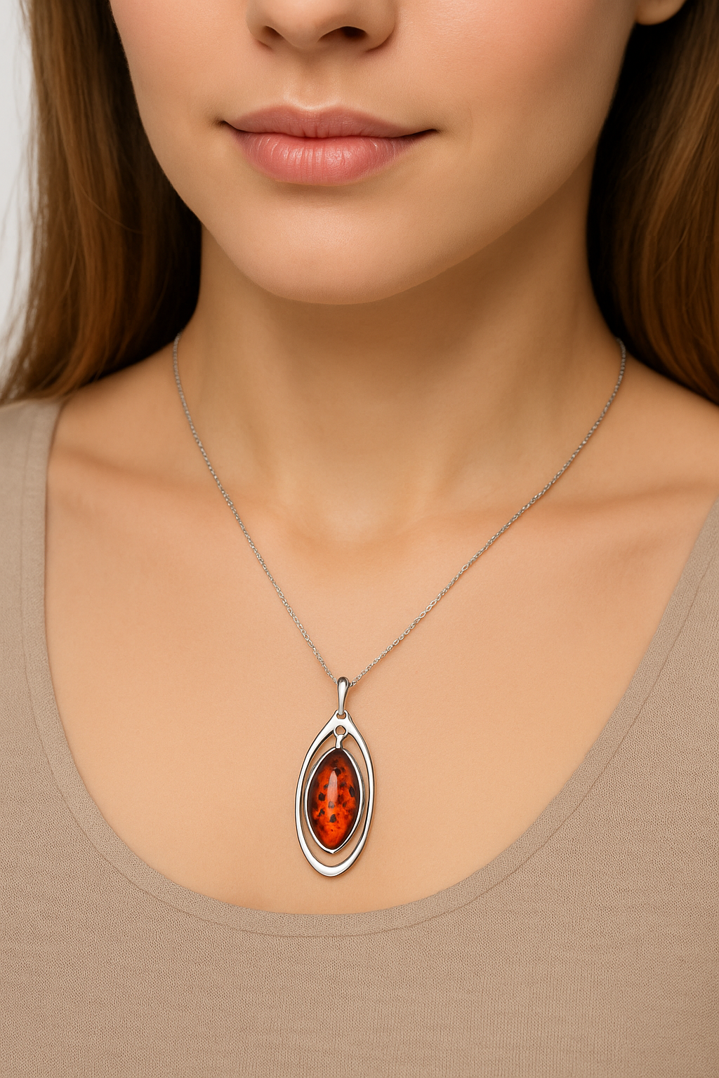 Подвеска «Элегантный овал» с натуральным балтийским янтарем