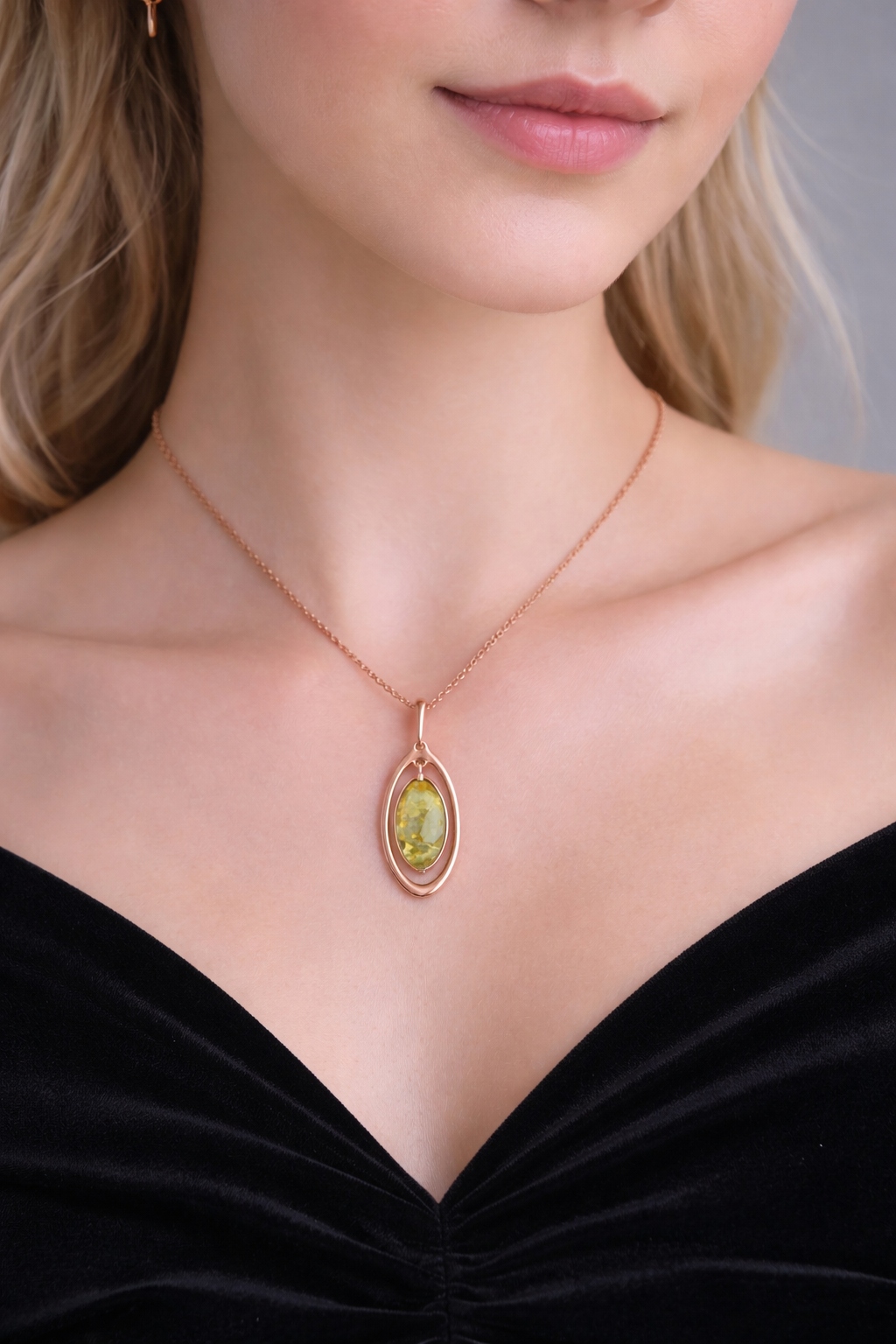 Подвеска «Элегантный овал» с натуральным балтийским янтарем